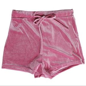 🌸 High waisted pink velvet shorts